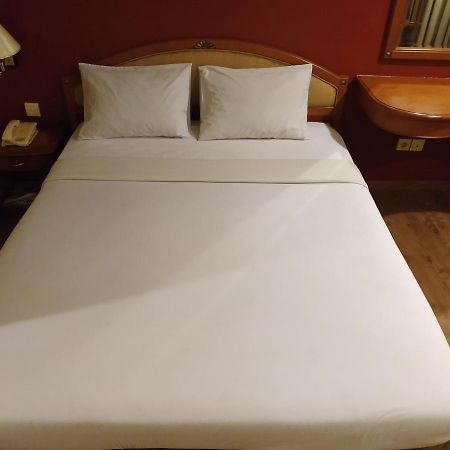 Hotel Bulevar Tanjung Duren Джакарта Екстериор снимка