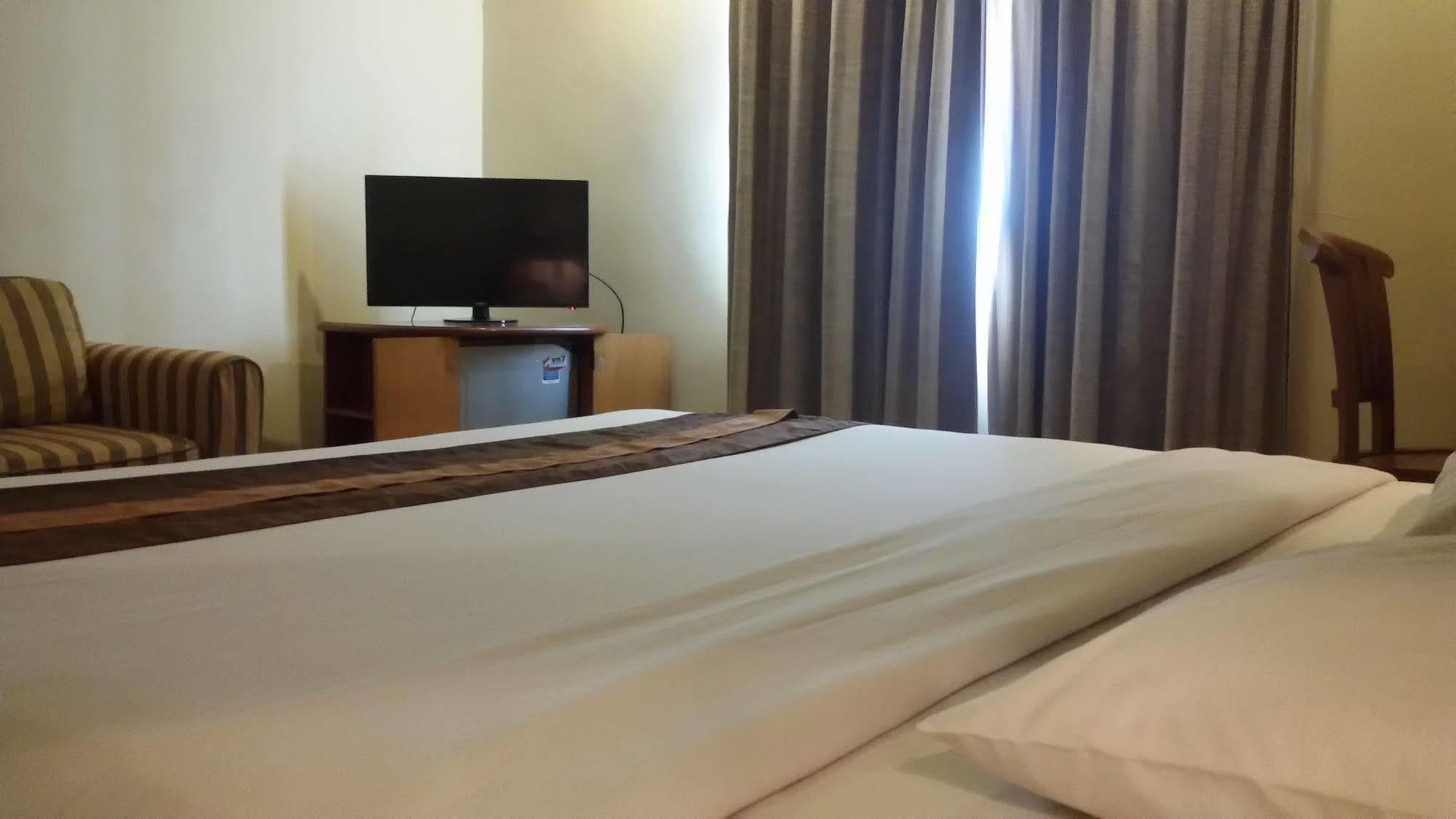 Hotel Bulevar Tanjung Duren Джакарта Екстериор снимка