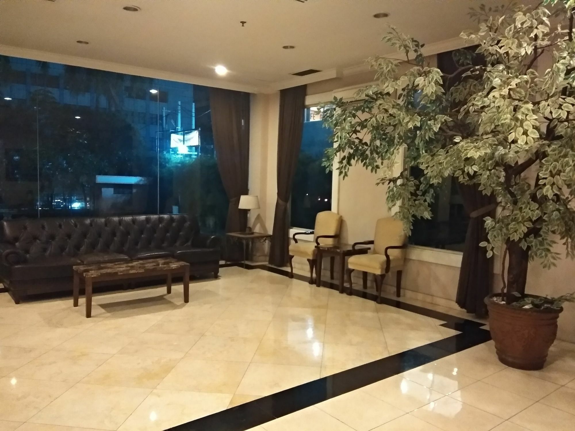 Hotel Bulevar Tanjung Duren Джакарта Екстериор снимка