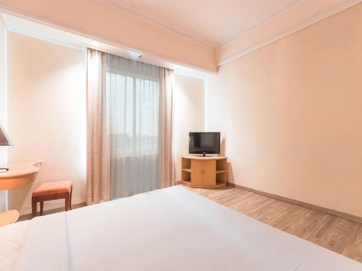 Hotel Bulevar Tanjung Duren Джакарта Екстериор снимка